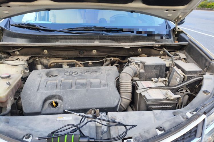 Used Toyota RAV4 2015 2.0L CVT Two-Wheel Drive Fashion Edition Engine Bay Right