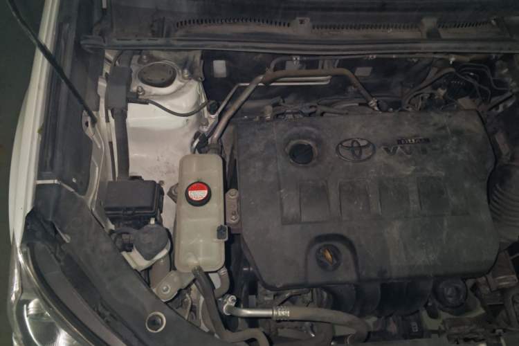 Used Toyota RAV4 2015 2.0L CVT Two-Wheel Drive Fashion Edition Engine Bay Right