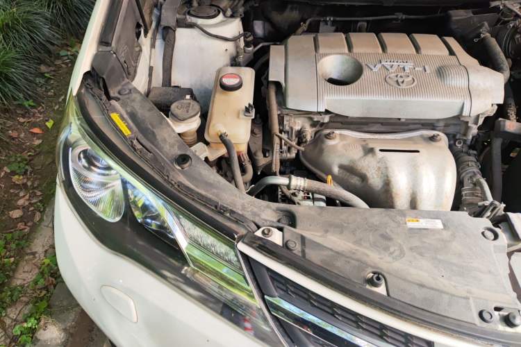 Used Toyota RAV4 2015 2.5L Automatic 4x4 Elite Edition Engine Bay Right