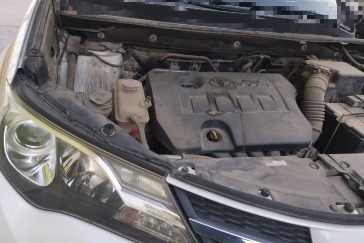 Used Toyota RAV4 2015 2.0L CVT Two-Wheel Drive Fashion Edition Engine Bay Right