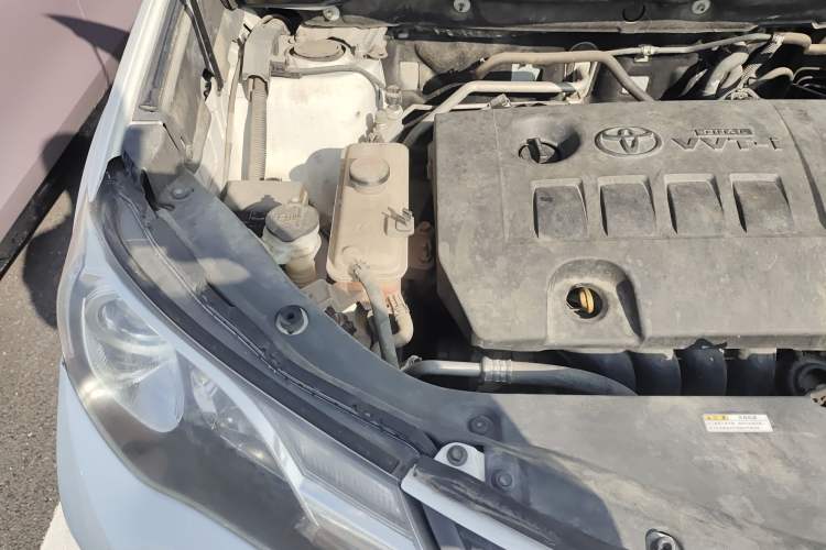 Used Toyota RAV4 2015 2.0L CVT Two-Wheel Drive Fashion Edition Engine Bay Right