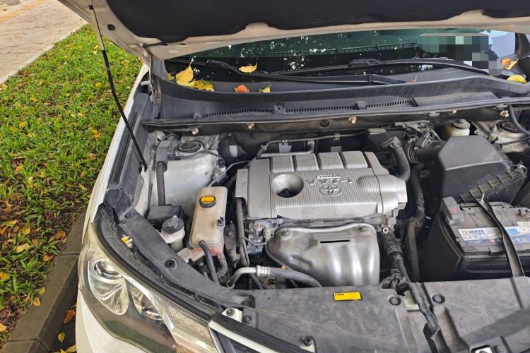 Used Toyota RAV4 2015 2.5L Automatic 4x4 Elite Edition Engine Bay Right