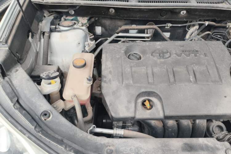 Used Toyota RAV4 2015 2.0L CVT Two-Wheel Drive Fashion Edition Engine Bay Right