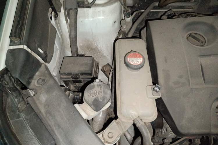 Used Toyota RAV4 2015 2.0L CVT Two-Wheel Drive Fashion Edition Engine Bay Right