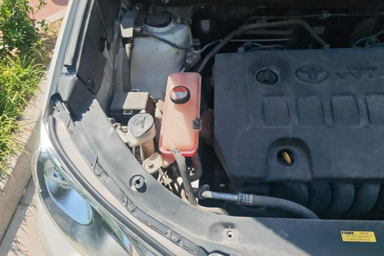 Used Toyota RAV4 2015 2.0L CVT Two-Wheel Drive Fashion Edition Engine Bay Right