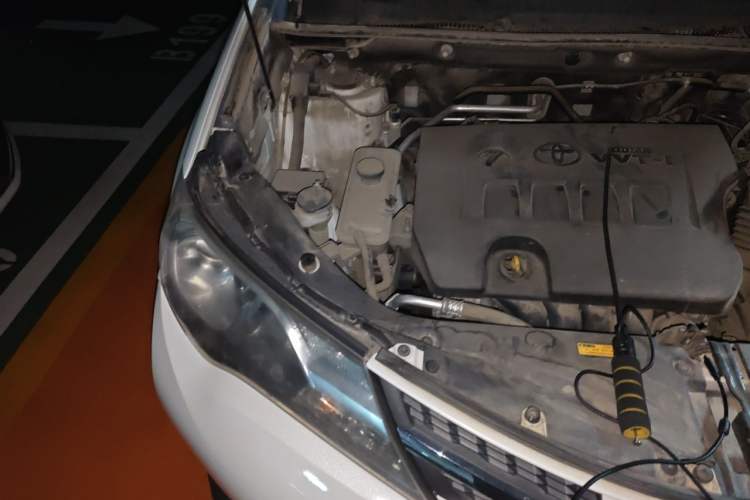 Used Toyota RAV4 2015 2.0L CVT Two-Wheel Drive Fashion Edition Engine Bay Right
