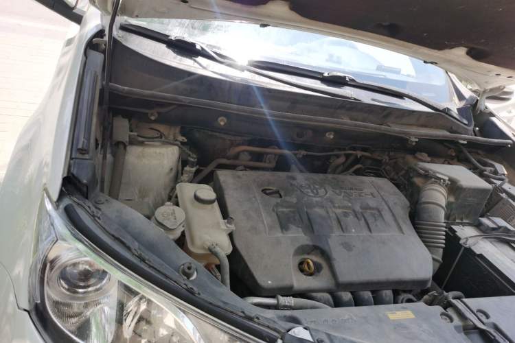 Used Toyota RAV4 2015 2.0L CVT Two-Wheel Drive Fashion Edition Engine Bay Right