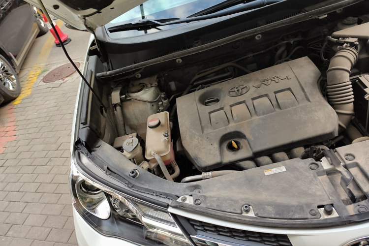 Used Toyota RAV4 2015 2.0L CVT Four-Wheel Drive New Edition Engine Bay Right