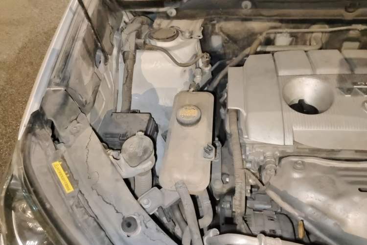 Used Toyota RAV4 2015 2.5L Automatic 4x4 Elite Edition Engine Bay Right