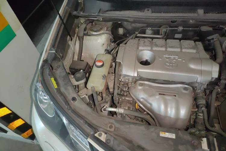 Used Toyota RAV4 2015 2.5L Automatic 4x4 Elite Edition Engine Bay Right