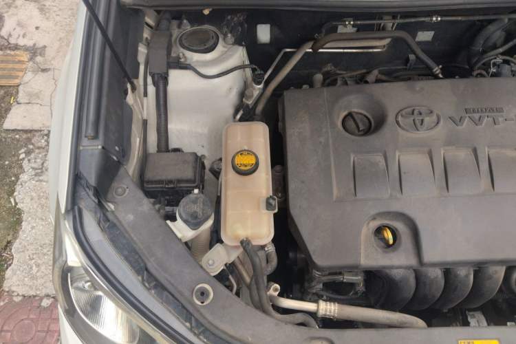 Used Toyota RAV4 2015 2.0L CVT Two-Wheel Drive Fashion Edition Engine Bay Right