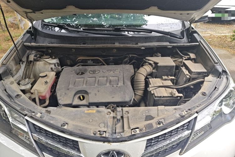 Used Toyota RAV4 2015 2.0L CVT Four-Wheel Drive New Edition Engine Bay