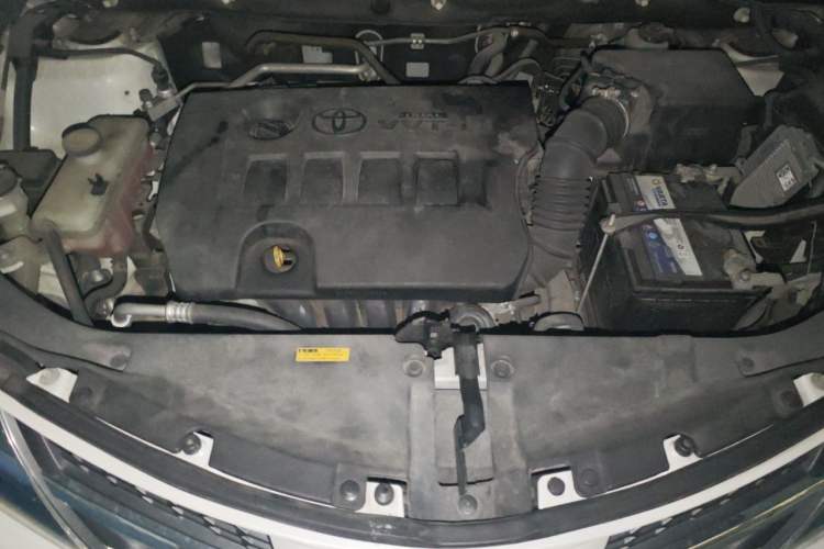 Used Toyota RAV4 2015 2.0L CVT Two-Wheel Drive Fashion Edition Engine Bay