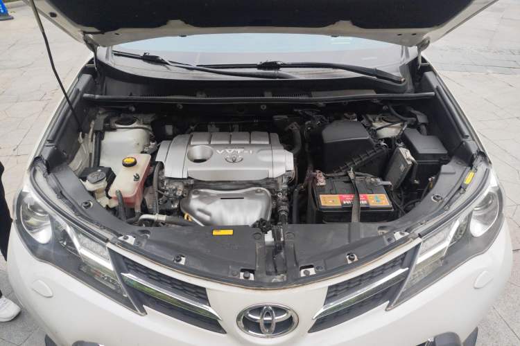 Used Toyota RAV4 2015 2.5L Automatic 4x4 Elite Edition Engine Bay