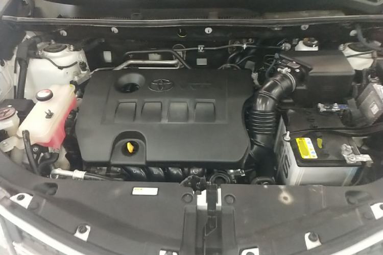 Used Toyota RAV4 2015 2.0L CVT Two-Wheel Drive Fashion Edition Engine Bay