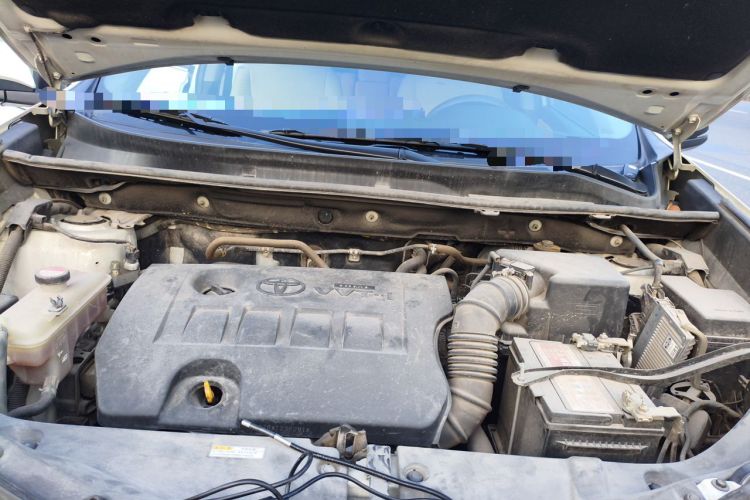 Used Toyota RAV4 2015 2.0L CVT Two-Wheel Drive Fashion Edition Engine Bay