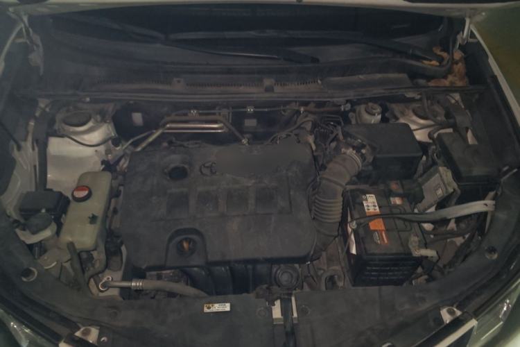Used Toyota RAV4 2015 2.0L CVT Two-Wheel Drive Fashion Edition Engine Bay