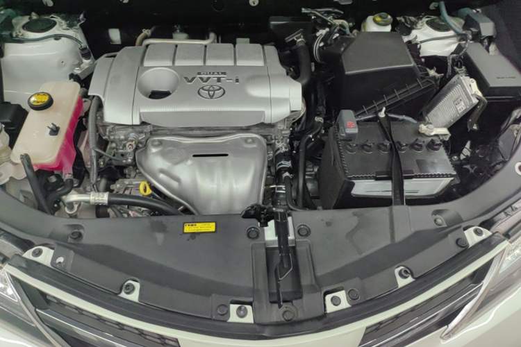 Used Toyota RAV4 2015 2.5L Automatic 4x4 Elite Edition Engine Bay