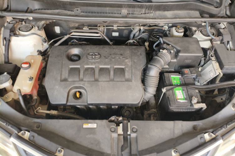 Used Toyota RAV4 2015 2.0L CVT Two-Wheel Drive Fashion Edition Engine Bay