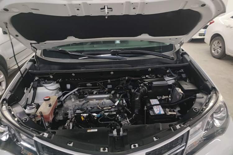 Used Toyota RAV4 2015 2.0L CVT Two-Wheel Drive Fashion Edition Engine Bay