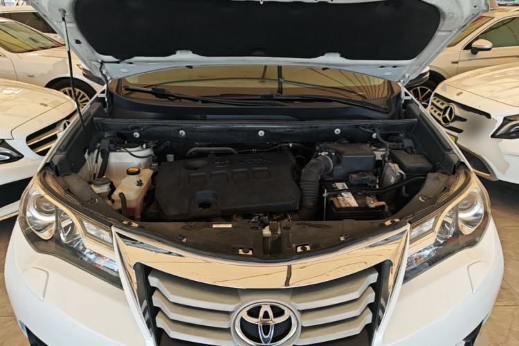 Used Toyota RAV4 2015 2.0L CVT Two-Wheel Drive Fashion Edition Engine Bay