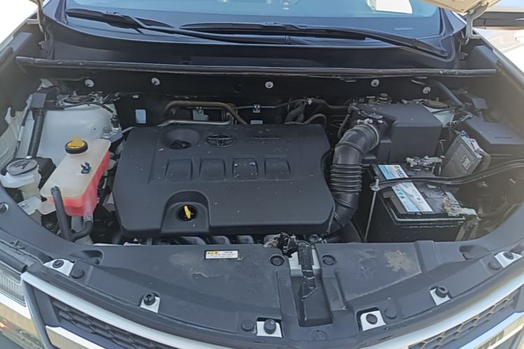 Used Toyota RAV4 2015 2.0L CVT Two-Wheel Drive Fashion Edition Engine Bay