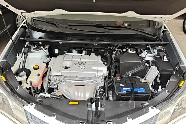 Used Toyota RAV4 2015 2.5L Automatic 4x4 Elite Edition Engine Bay