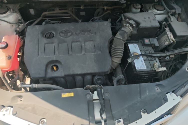 Used Toyota RAV4 2015 2.0L CVT Two-Wheel Drive Fashion Edition Engine Bay