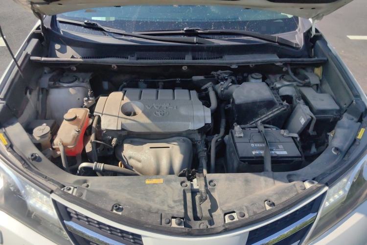 Used Toyota RAV4 2015 2.5L Automatic 4x4 Elite Edition Engine Bay