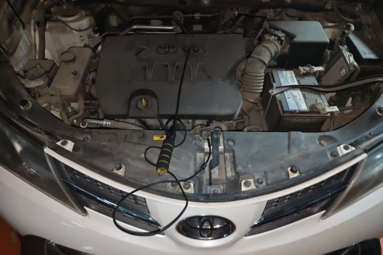 Used Toyota RAV4 2015 2.0L CVT Two-Wheel Drive Fashion Edition Engine Bay