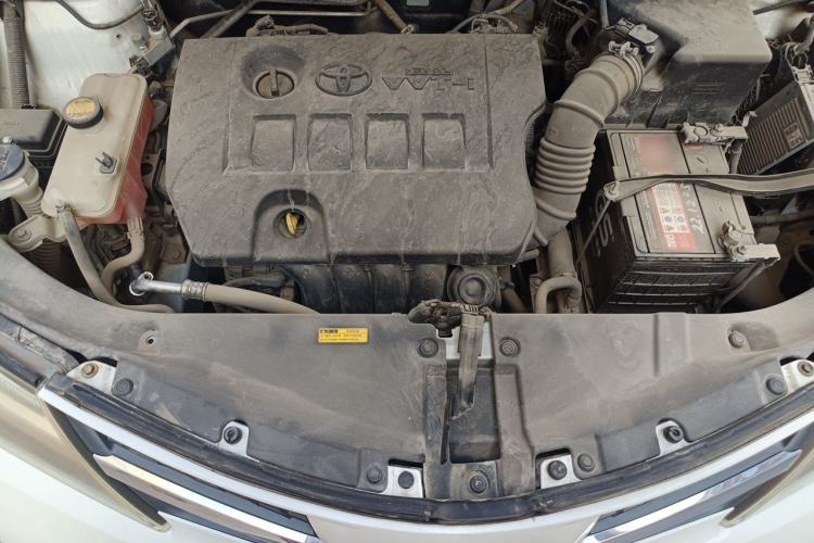 Used Toyota RAV4 2015 2.0L CVT Two-Wheel Drive Fashion Edition Engine Bay