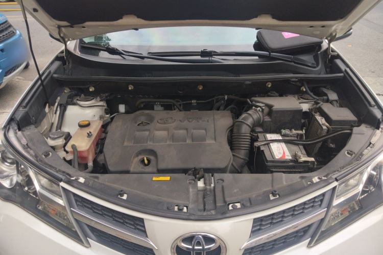 Used Toyota RAV4 2015 2.0L CVT Two-Wheel Drive Fashion Edition Engine Bay