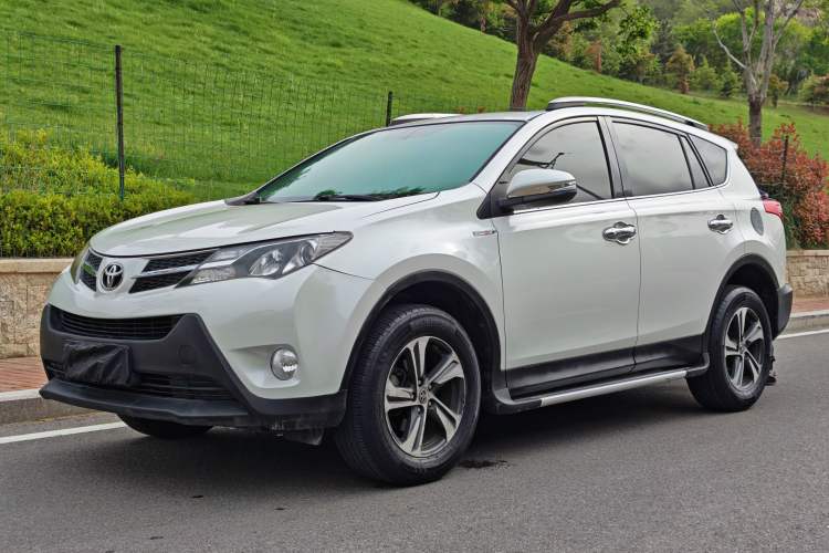 Used Toyota RAV4 2015 2.0L CVT Two-Wheel Drive Fashion Edition Exterior 1