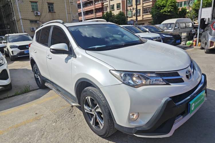 Used Toyota RAV4 2015 2.0L CVT Two-Wheel Drive Fashion Edition Exterior 1