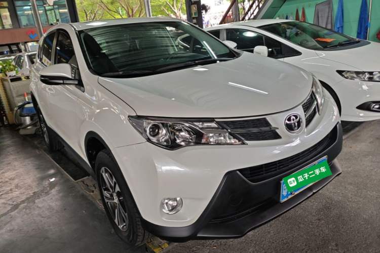 Used Toyota RAV4 2015 2.0L CVT Two-Wheel Drive Fashion Edition Exterior 1