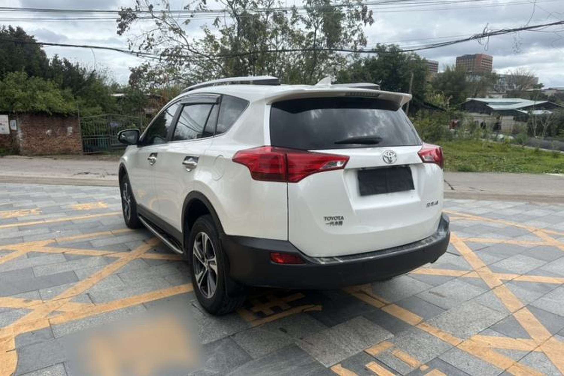 Used Toyota RAV4 2015 2.0L CVT Two-Wheel Drive Fashion Edition Exterior 10
