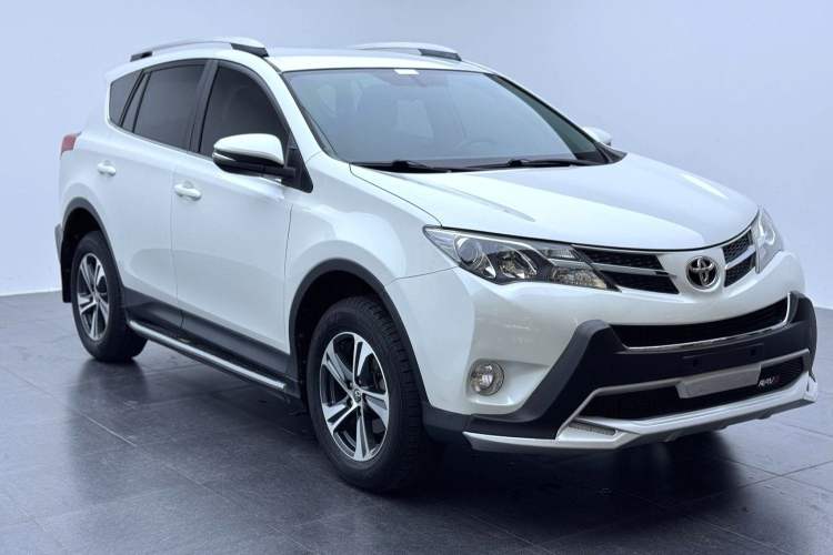 Used Toyota RAV4 2015 2.0L CVT Two-Wheel Drive Urban Edition Exterior 2