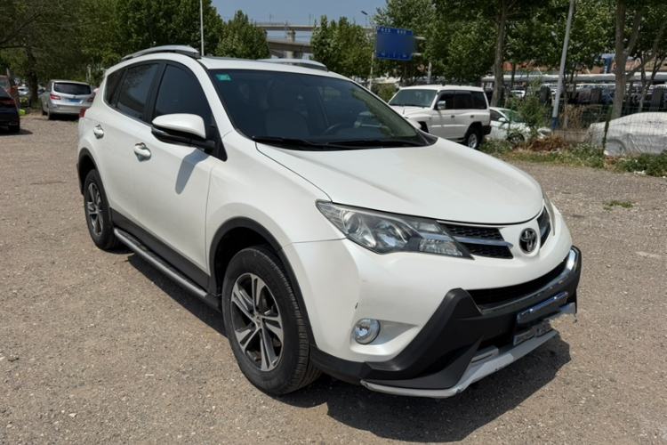 Used Toyota RAV4 2015 2.0L CVT Two-Wheel Drive Fashion Edition Exterior 2
