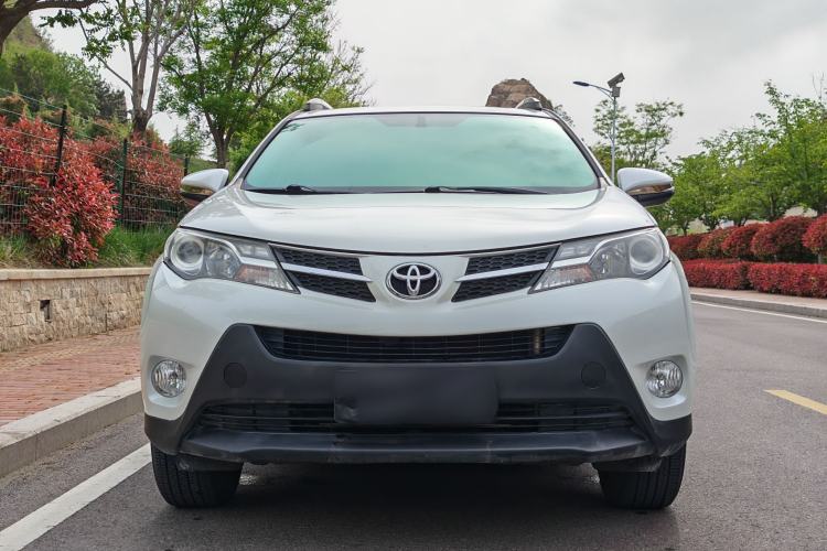 Used Toyota RAV4 2015 2.0L CVT Two-Wheel Drive Fashion Edition Exterior 2