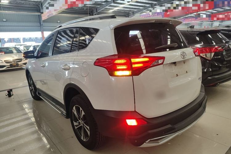 Used Toyota RAV4 2015 2.0L CVT Two-Wheel Drive Fashion Edition Exterior 2