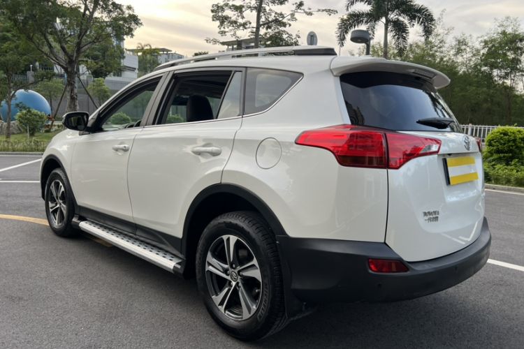 Used Toyota RAV4 2015 2.0L CVT Two-Wheel Drive Fashion Edition Exterior 2