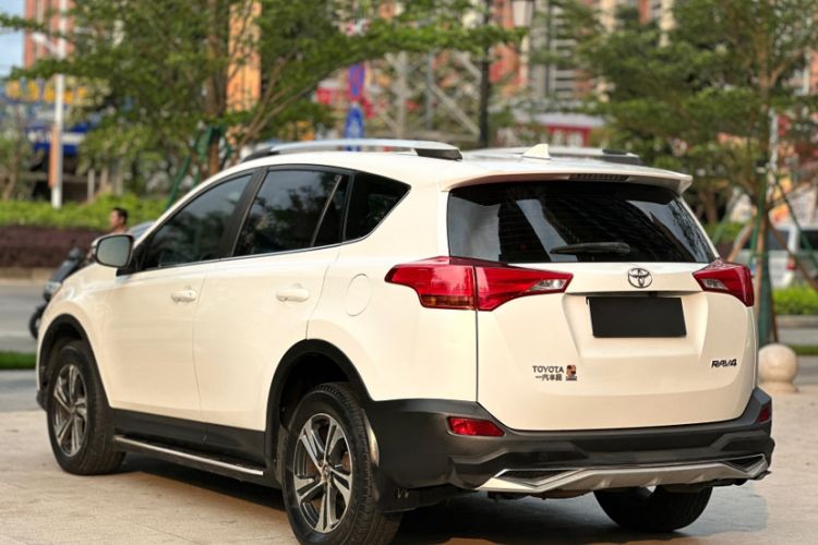 Used Toyota RAV4 2015 2.0L CVT Two-Wheel Drive Urban Edition Exterior 2