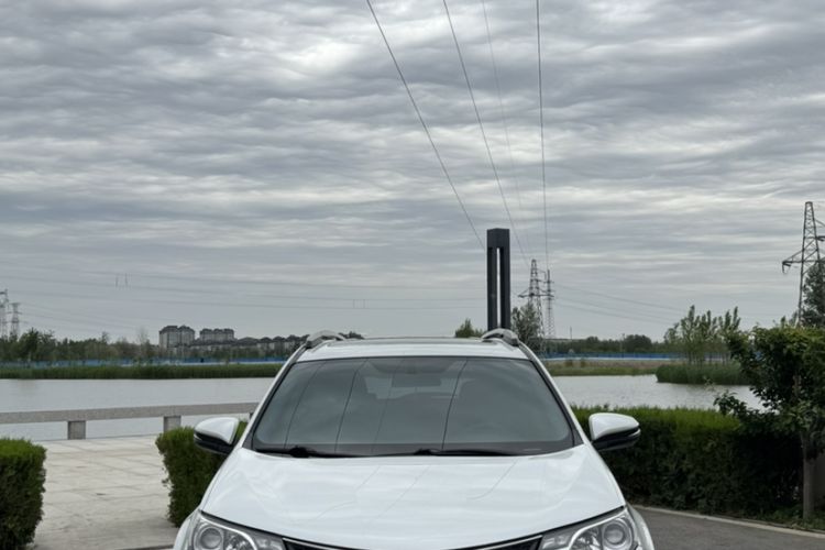Used Toyota RAV4 2015 2.0L CVT Two-Wheel Drive Fashion Edition Exterior 2