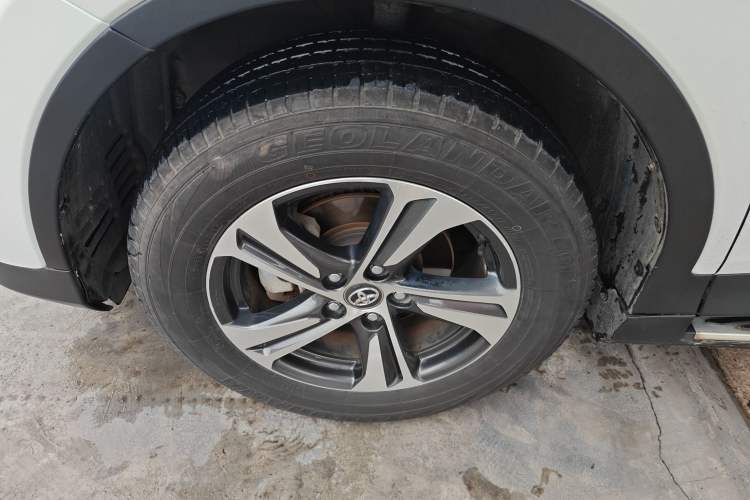 Used Toyota RAV4 2015 2.0L CVT Two-Wheel Drive Fashion Edition Exterior 2