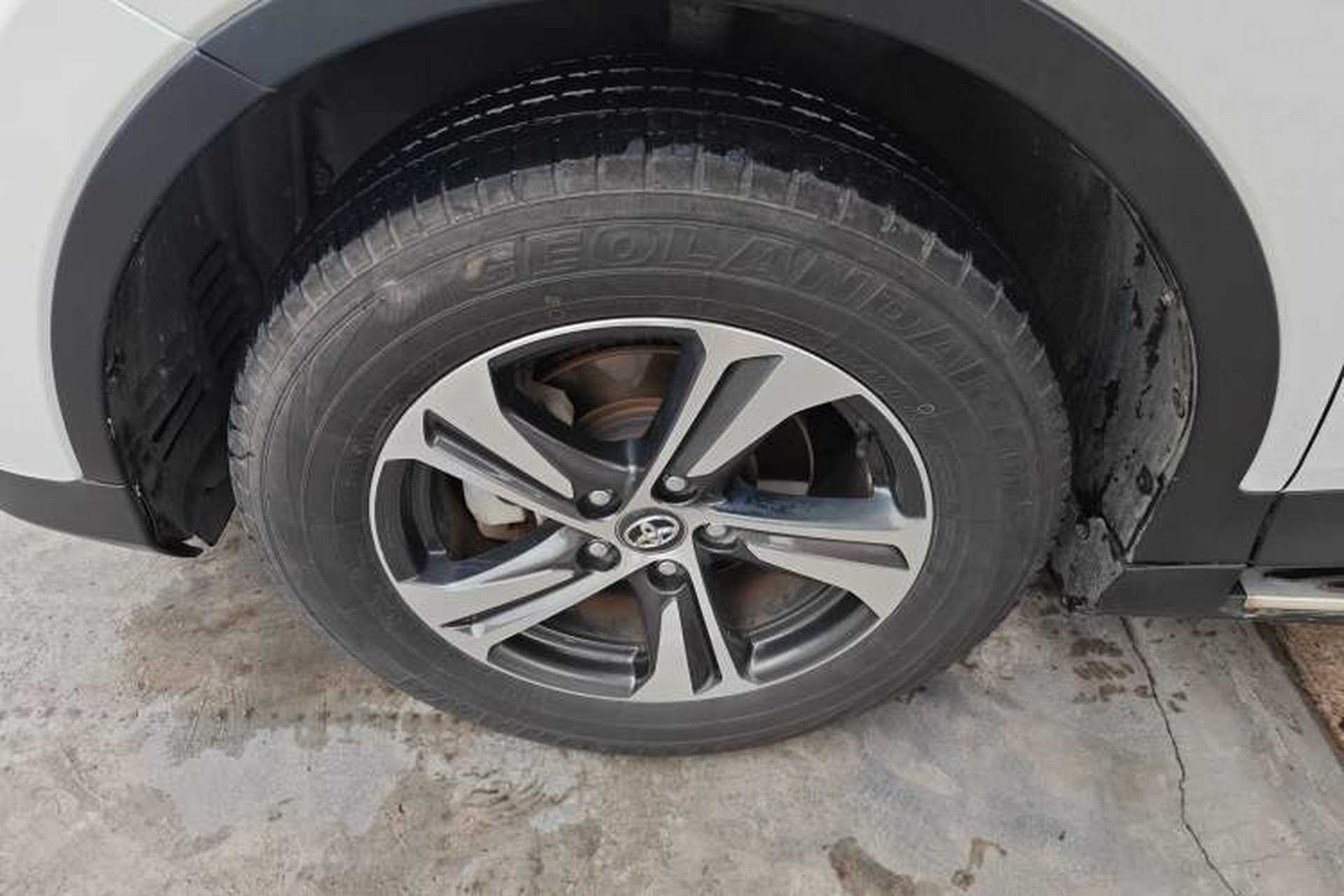 Used Toyota RAV4 2015 2.0L CVT Two-Wheel Drive Fashion Edition Exterior 2