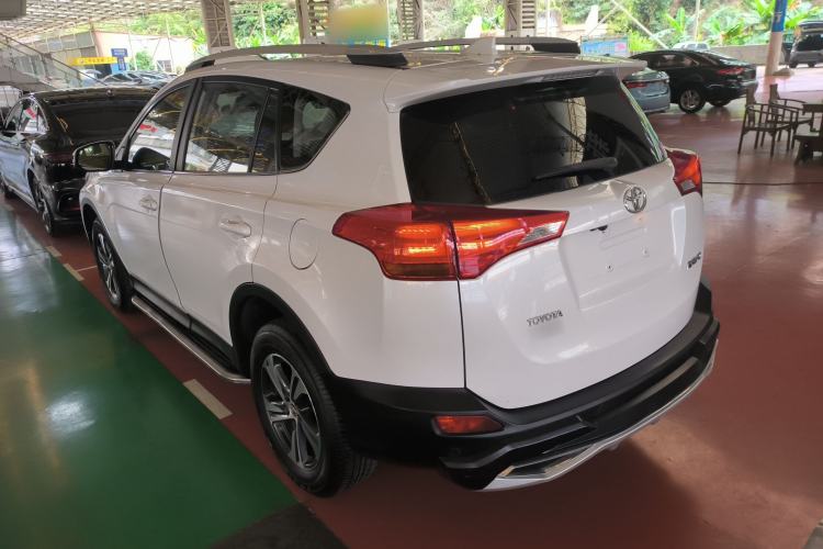 Used Toyota RAV4 2015 2.0L CVT Two-Wheel Drive Fashion Edition Exterior 2