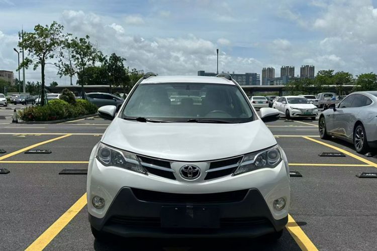 Used Toyota RAV4 2015 2.0L CVT Two-Wheel Drive Urban Edition Exterior 2