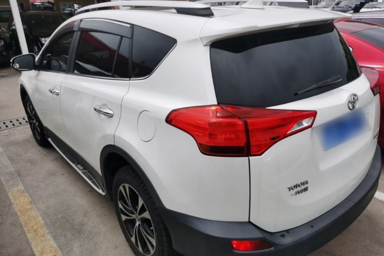 Used Toyota RAV4 2015 2.5L Automatic 4x4 Luxury Edition Exterior 2