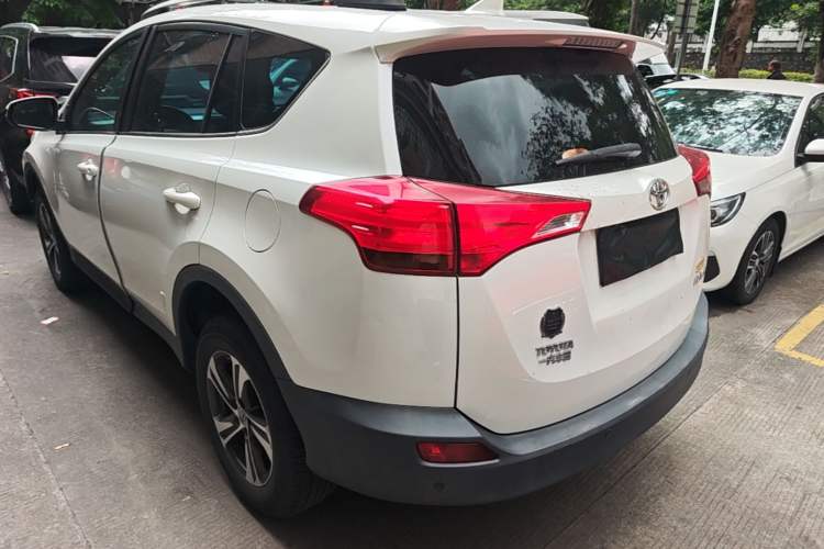 Used Toyota RAV4 2015 2.0L CVT Two-Wheel Drive Fashion Edition Exterior 2