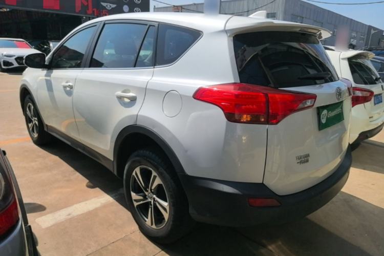 Used Toyota RAV4 2015 2.0L CVT Two-Wheel Drive Fashion Edition Exterior 2